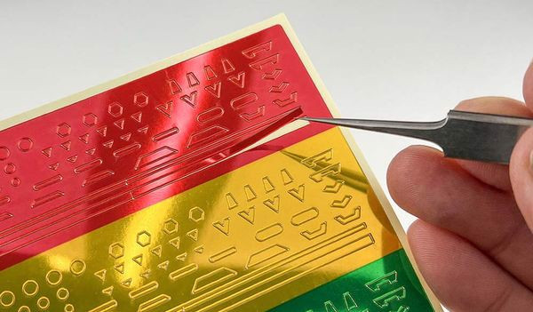 huong_dan_rap_customize_material_3d_metallic_stickers_hg_30mm_30ms_e9f669994cd3480f9057b349006f81b1_grande.jpg Gundam