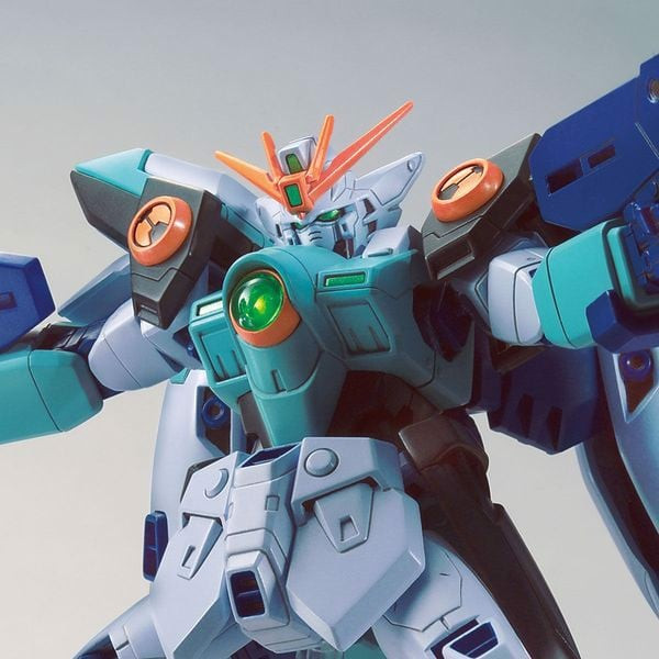 review_wing_gundam_sky_zero_hg_c7de9cba907e475c86fe1cc400b63d25_grande.jpg Gundam